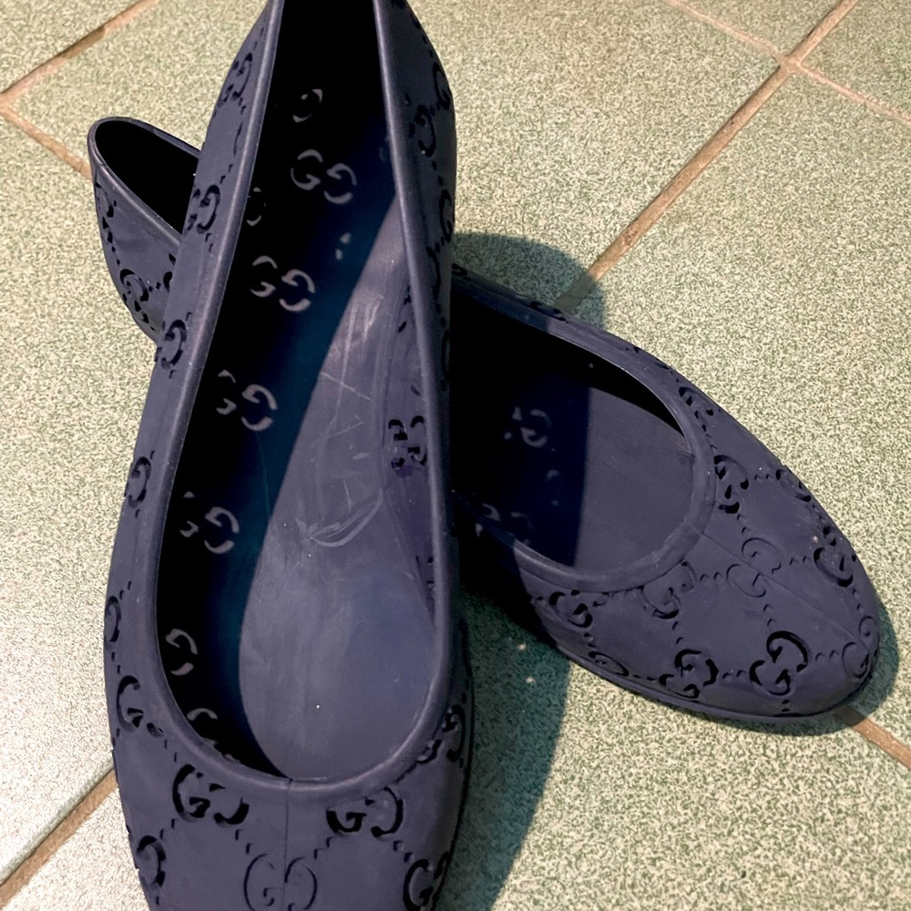 EUC Gucci Authentic Flats Jelly Navy Color